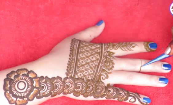 Gorgeous Floral Mehndi Designs For Back Hand - Mehndi Designs
